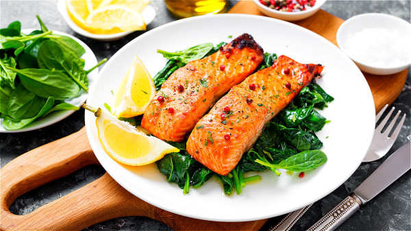 若想一次補足維生素B12與維生素D，鮭魚則是最佳的選擇。