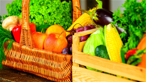 多吃含花青素與單寧的深色蔬菜或保健食品，有助於預防白內障。