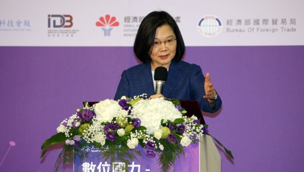总统兼民进党主席蔡英文昨（17日）表示，美国商会在“2020台湾白皮书”中，肯定台湾对武汉肺炎疫情的有效控制，且是世界上最安全的地方之一