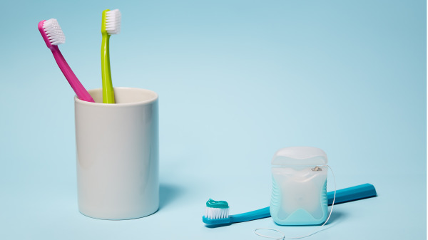 口腔護理計畫，包括：每天用非氟化牙膏刷牙、每日使用牙線。