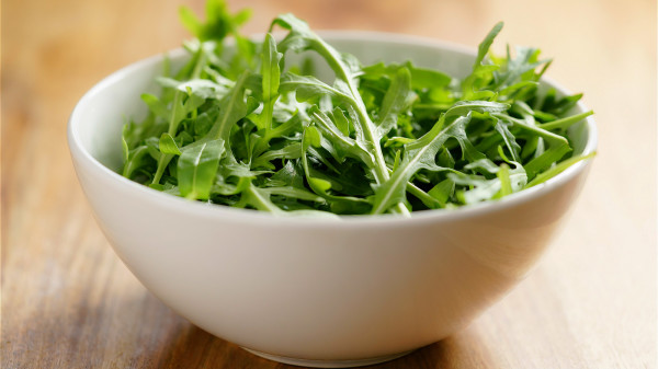 芝麻菜可消除体内水肿，促进新陈代谢，排出毒素。