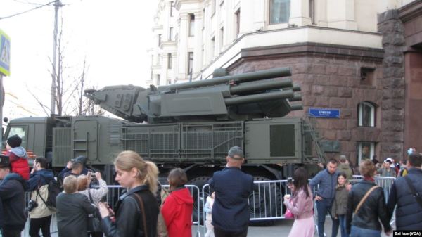 2019年5月二戰勝利紅場閱兵彩排時，在莫斯科街頭的「鎧甲-S1」防空系統。