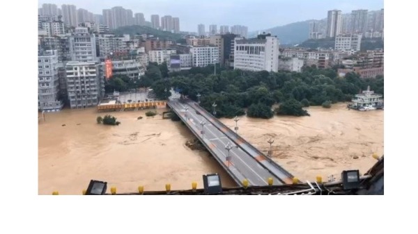 長江流域連日發生洪災，重慶市綦江還創下1940年來最大洪水