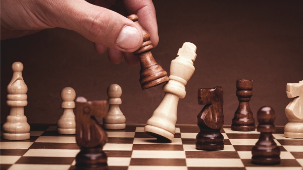 西洋棋「白棋先走」涉種族歧視？澳洲媒體訪問讓棋手氣炸。