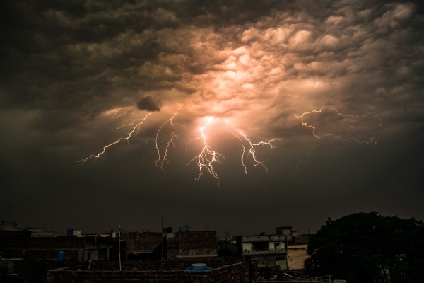 只兩天印度上百人死於雷擊