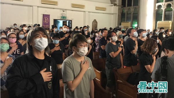 昨日香港民眾在九龍祐寧堂舉辦「傳承的愛 一週年悼念活動」。