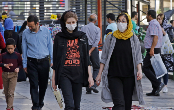 2020年6月3日，伊朗德黑兰街头的行人。