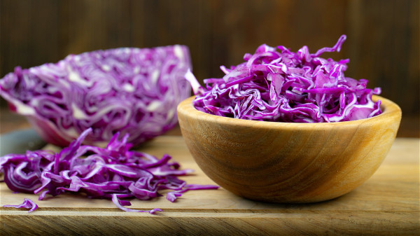 紫甘藍可有效修復胃黏膜，養胃功能。