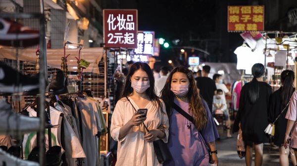 曾被官方宣传后叫停的地摊经济将在上海重现。
