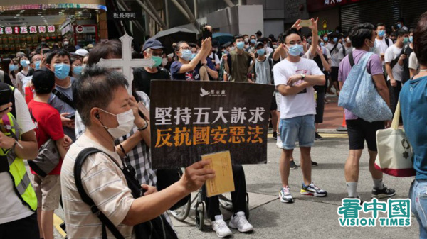 50多万香港市民无视港警反对，于“七一”纪念日游行反对“港区国安法”。