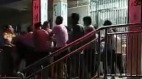 惠州男教師誘姦10多名小學生遭學生家長圍毆(視頻)