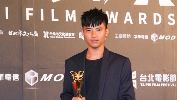 215岁年轻演员李历融以短片“主管再见”，抱走2020台北电影奖最佳新演员奖。
