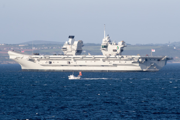 2018年6月11日，英國新造航空母艦HMS伊麗莎白女王號停泊在芒特灣。
