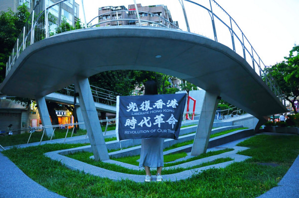 来台避难的香港示威者认为，即便没有“反送中”，“港区国安法”仍迟早会出现，本次示威反而让港人不再被“温水煮青蛙”。
