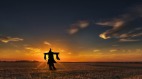 幽靈創意稻草人　網友：嚇人還是嚇麻雀(圖)