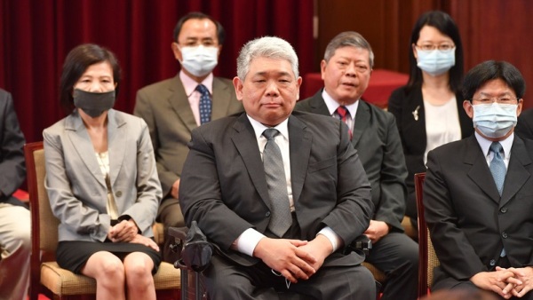 6月22日下午，總統府宣布第6屆監察委員提名人選，前立委王榮璋（前中）獲得提名，並兼任國家人權委員會委員。