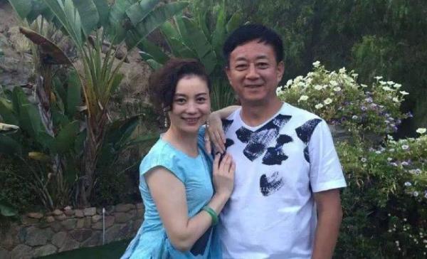 朱軍及妻子譚梅合照。（圖片來源：網路）