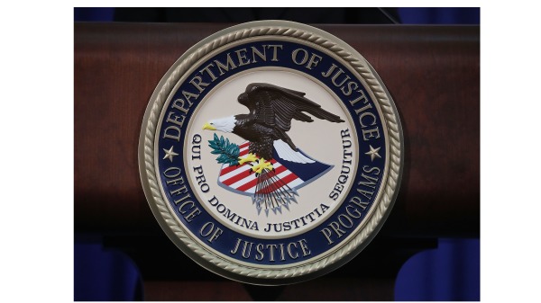 美國司法部針對通俄門所提出的第一起刑事訴訟有最新進展，聯邦調查局（FBI）前律師凱文．克萊恩史密斯（Kevin Clinesmith）週三（8月19日）對「虛假陳述」控狀認罪。（圖片來源：Mark Wilson/Getty Images）