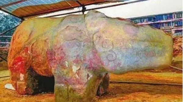 被挖掘后移位到成都博物馆新馆的“镇水神兽”---石犀。