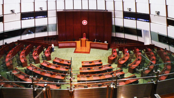 香港立法會綜合大樓議事廳。（圖片來源：Tksteven/wikipedia/CC BY-SA 3.0）