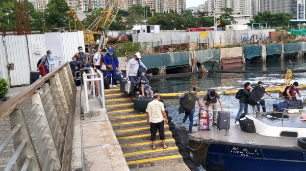 外地船員在港換班被政府豁免檢疫，造成香港第三波疫情大爆發