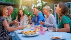 人到中年越早扔掉这3件身外之物越幸福(图)