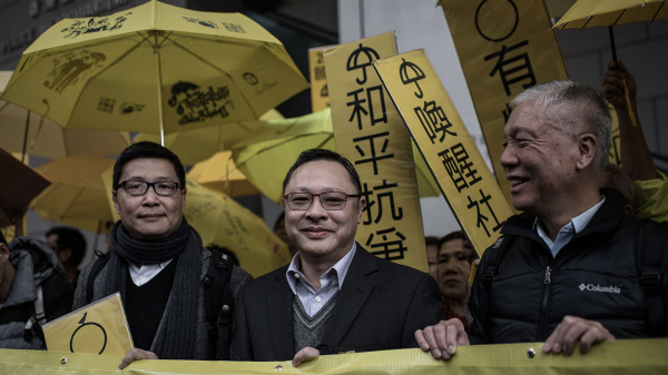 杜耀明指，戴耀庭（中）以政治手段解决政治问题，按照《基本法》的规则与北京博弈，根本谈不上颠覆。（图片来源：Getty Images）