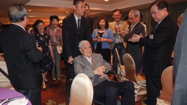 图为李登辉2019年10月19日最后一次在公开活动中现身，在台北乘坐轮椅出席李登辉基金会募款餐会。
