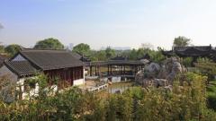 老人被富豪强夺田产死后转生黑犬报仇(图)