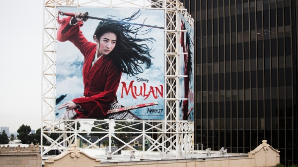 2020年3月13日，加州好莱坞的一处《花木兰》电影广告。