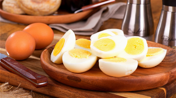 蛋类的含硒量多于肉类，堪称最佳补硒食品。
