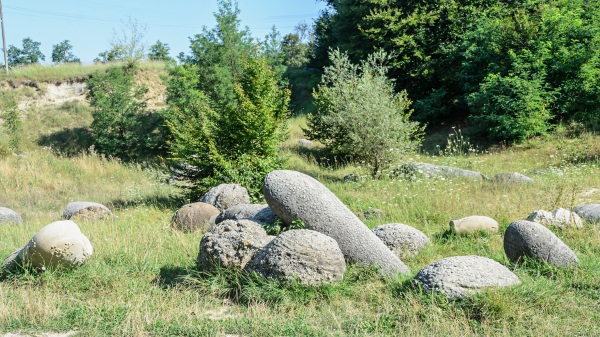 罗马尼亚奇石“Trovants”一遇到水就会长大，而且还会移动。（图片来源：Adobe Stock）