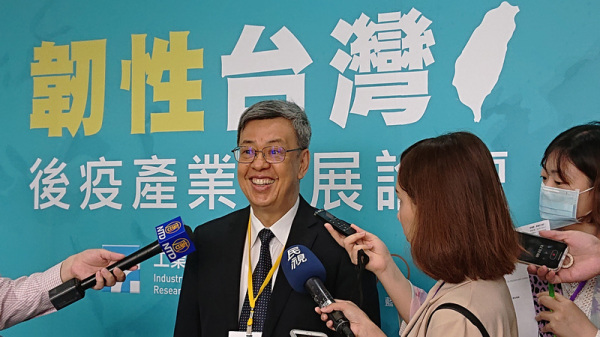 陳建仁在參與「韌性台灣後疫產業發展論壇」後，接受訪談時提到了台灣在武漢肺炎疫苗發展上，進展是相當順遂。
