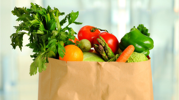 蔬果含膳食纤维，可以降低血脂，延缓血管硬化。