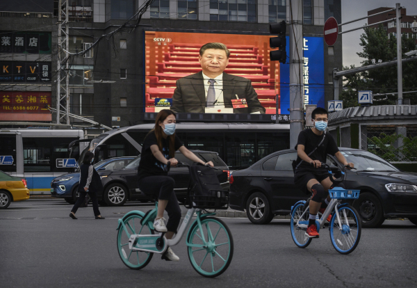 2020年5月25日，北京街頭大屏幕裡的習近平。
