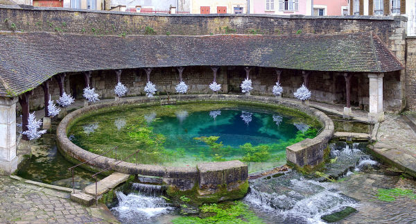 法国古泉池
