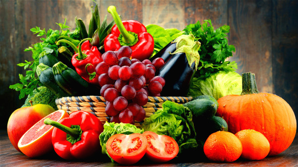 每天吃够5种以上新鲜的蔬果，有助于强健血管，增加血管的弹性。