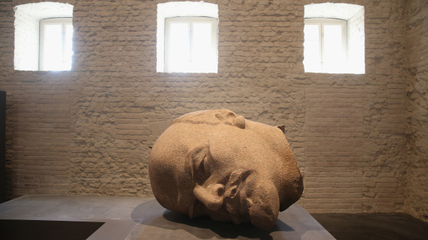 列寧雕像的頭部