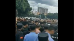 湖南邵阳禁电动车上路引大规模抗暴（视频图)(图)