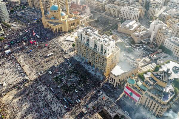 2020年8月8日，黎巴嫩貝魯特港口區發生大爆炸後，貝魯特又爆發大規模反政府示威活動，部分示威者8日闖入位於貝魯特的黎巴嫩外交部大樓。
