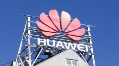 升高施压弃用华为美国防法案纳入5G规定(图)