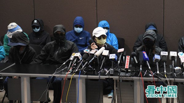 9月12日，12名被扣押港人家属举行记者会，呼吁当局尽快释放12人。（图片来源：天灯/看中国）