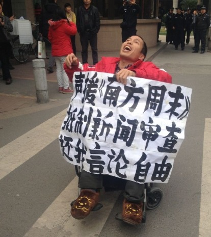 被誉为“轮椅上的英雄”的江西维权人士肖青山。