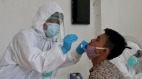 印尼新增病例首超4000例累计确诊超24万医疗设备逼近极限(图)