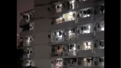 不滿校園封閉配套差大學生怒了集體吶喊