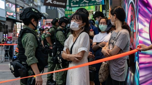 图为去年9月有网民于九龙油尖旺一带发起游行，抗议“港版国安法”，港警拘捕了至少289人。（图片来源：Getty Images）