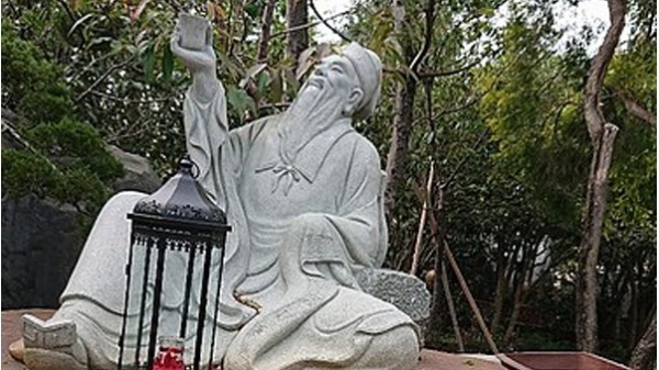 苏东坡雕像。