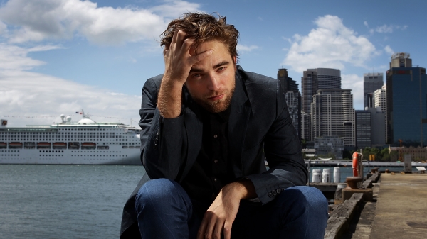 羅伯派丁森（Robert Pattinson）參演大導演克里斯多夫諾蘭的主流大片《天能》，近期在台上映，六天票房破億。