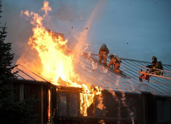 房屋起火  火災  消防員 