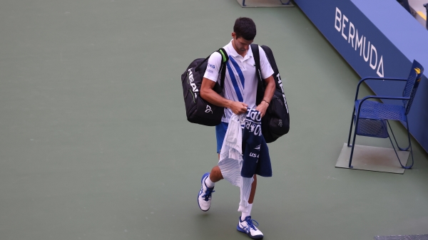 乔科维奇因此无缘在本届美网夺下生涯第18座大满贯赛单打冠军，只好黯然离开球场。